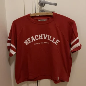 T-shirt i från Pull and Pear i storlek S - Knappt använd t-shirt i fint skick. Normal i storleken. Köparen står för frakten . Pris 99 kr + frakt