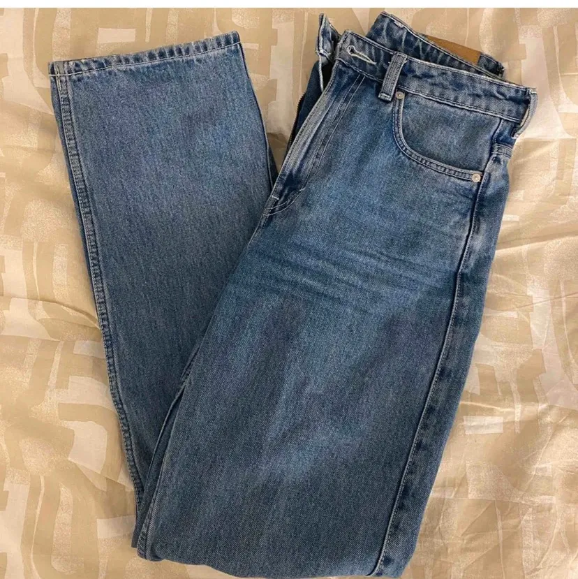 Jättesnygga jeans från weekday som tyvärr inte kommer tilllanvänding!. Jeans & Byxor.