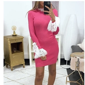 Kint sweater dress with lace sleeves - Black, pink, beige  . 65% cotton, 35% viscoze                                  