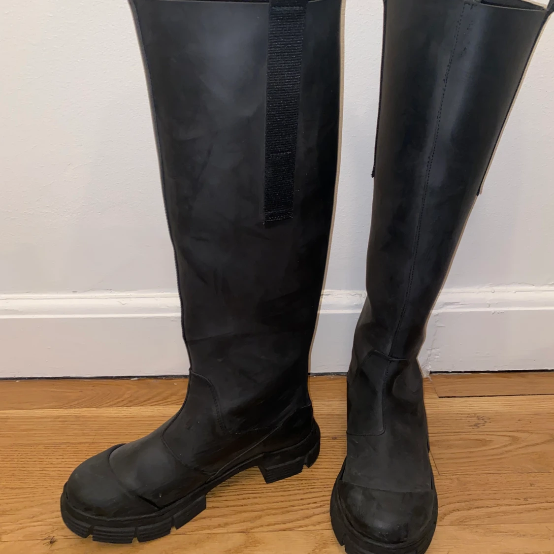 Ganni gummistövlar 39 slutsålda  - 90