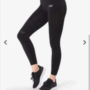 Icaniwill tights Queen  - Säljer ett par iciw Queen tights i solid black storlek xs. Dessa är endast testade. Nypris 599kr. Köparen står för frakt 