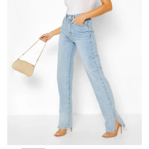 Boohoo jeans  - ❌SÅLDA❌   säljer dessa jeans från boohoo i storlek 34. säljer dom pga av fel storlek, prislapp är kvar. 
