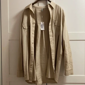 Skjorta  - Skjorta från Nelly använd bara 1 gång, nummerlappen e kvar! Köpt för 250 säljer för 130 + frakt 