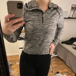 Träningströja  - Säljer denna träningströja! Använd en gång! 