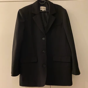 Oversized blazer från Nakd - Fint skick 🥰 Strl 38 men den har en oversize fit 💕