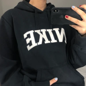 Vintage Nike hoodie - Intressekoll! Säljer vid bra bud 💕✨😁 bud på 400kr! Äkta såklart