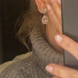 Örhängen - Fina örhängen ifrån Lilly and rose i roséguld