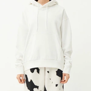 Vit hoodie - Vit hoodie från Weekday. I storlek xs men är väldigt oversize så passa även mig som är m 