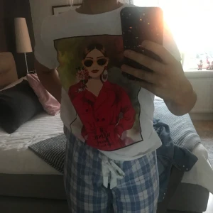 T-shirt från Zara - En skit snygg t-shirt från Zara, använt 1gång. Säljs för 100kr