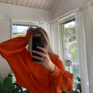 College tröja  - Orange oversize collegetröja! Super snygg å härlig! 