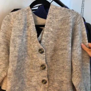 Off shoulder  - Off shoulder stickad