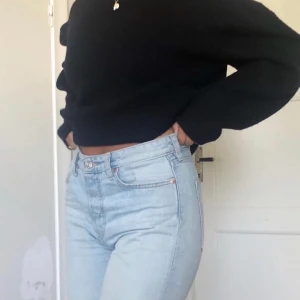 marinblå tröja - jättefin marinblå tröja från Zara, köpt här på plick men inte kommit till användning. lite oversized viket är skitsnyggt!