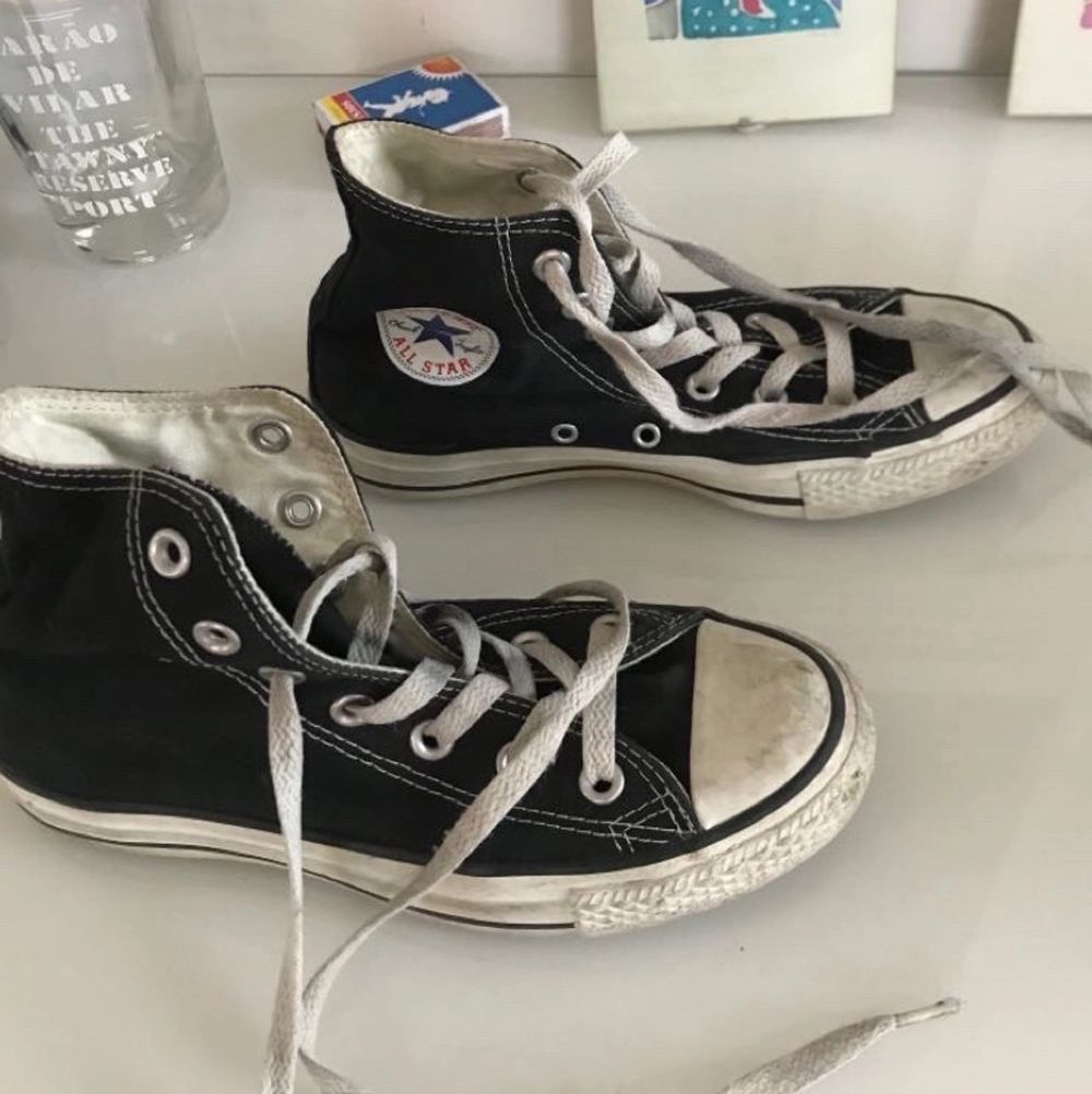 Svarta converse sale