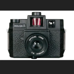Holga 120 cfn flerfärgad blixt - Mint condition! Man kan rotera blixten och välj mellan röd, blå, gul och vit filter på blixt. Använder 120 film men har byggt en liten "adapter" så att man kan använda 35 mm film :)(
