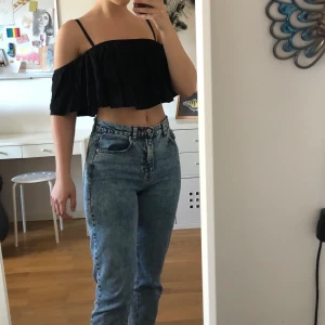 Gina tricot svart topp - Sjukt snygg svart topp från gina tricot💫 Frakt ingår i priset