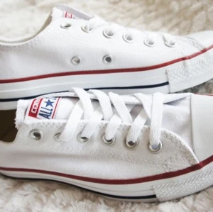 Converse - Säljer mina converse som jag använt 1-2 ggr. Säljer pga att de är lite stora. Frakt tillkommer 79kr ☺️ skriv för bilder 