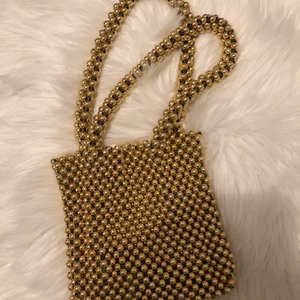 Pärlväska - Fin handväska i pärlor. Oanvänd
