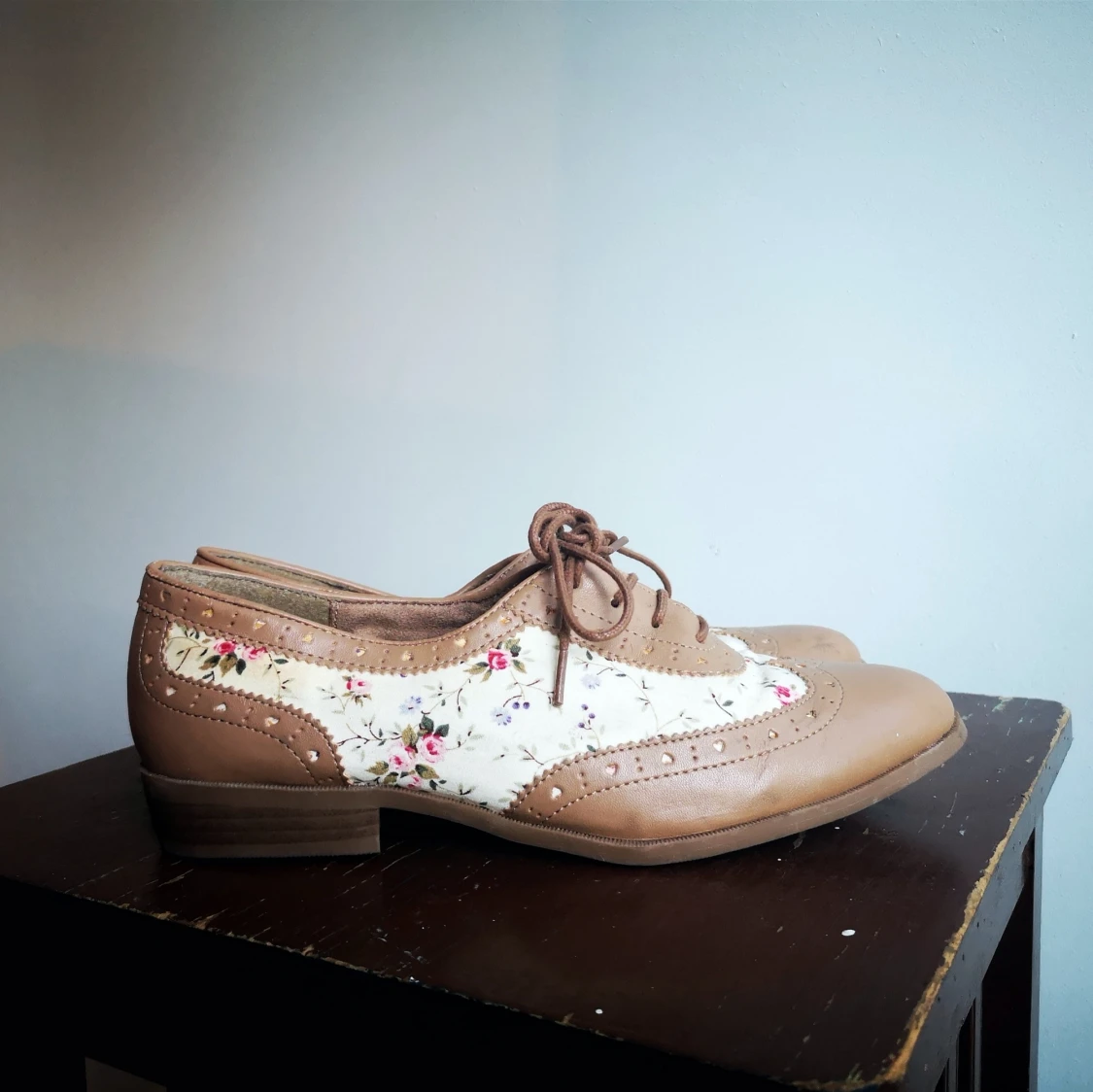 Blommiga vintage skor