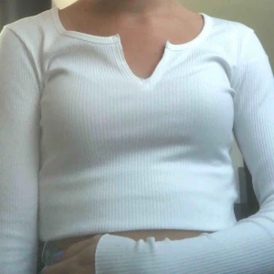  - säljer denna fina tröja från gina!! endast använd ett fåtal gånger då jag inte fått mycket användning av den tyvärr 💜