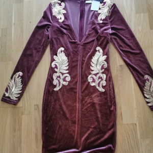 Klänning  - Från nelly. Alla lappar kvar. Storlek 36 