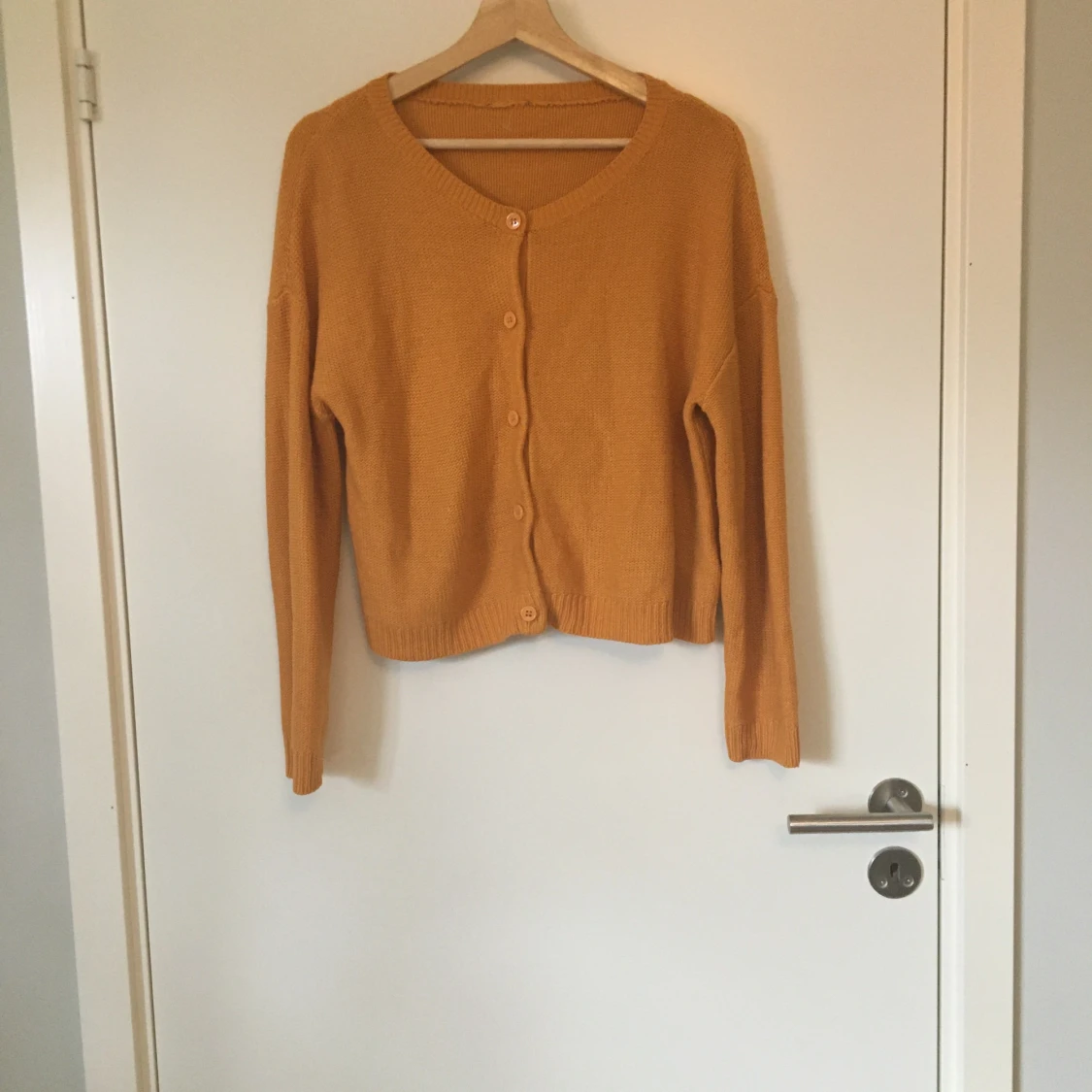 Gul stickad kofta från H&M