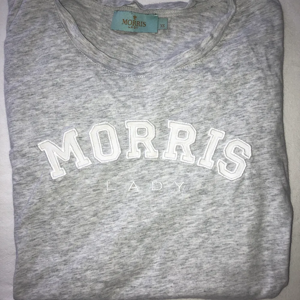 Morris T-shirt köptes för 599kr säljes för 99kr+frakt 44kr. T-shirts.