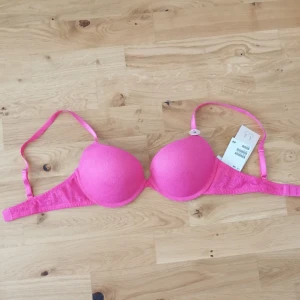 Push-up Bh -  Rosa Push-up Bh i storlek 75B, inköpt för 149kr men aldrig använt🌺