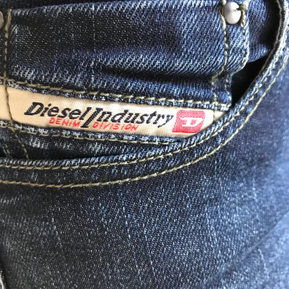 Vintage lowwaist jeans från Disel industry. Midja: 27. Längd: 32. Passar inte mig och är knappt använda. Finns inte längre i butik❤️✨👖. Jeans & Byxor.