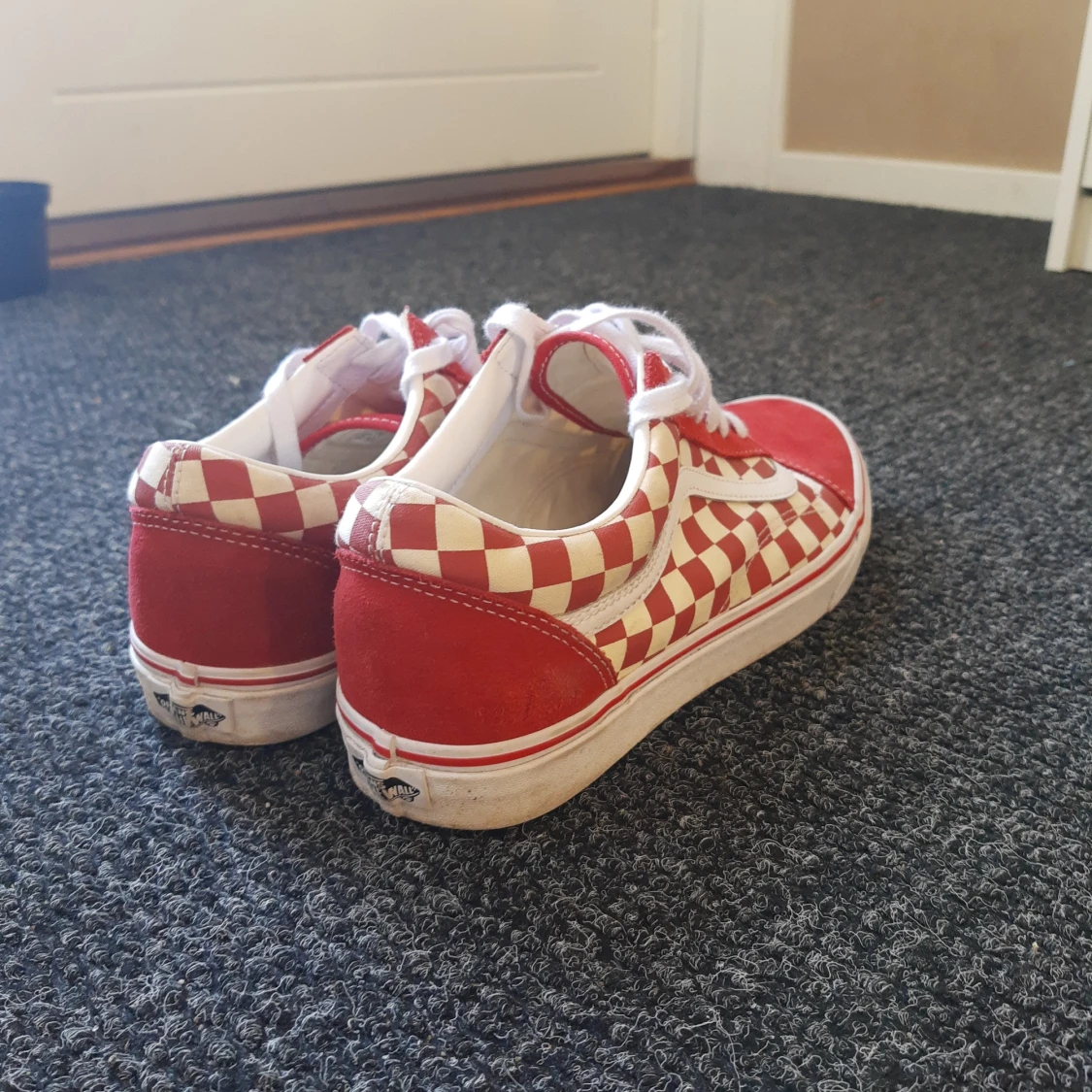 Röda authentic checkerd vans 45 - 90