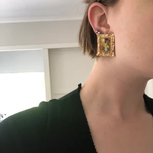 Örhängen - Söta,unika örhängen med litet motiv på