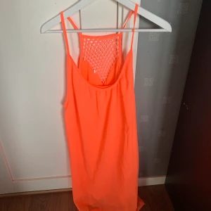 Klänning helt ny - Stl m men liten i storlek 