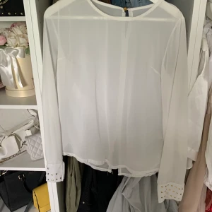 Blus med paljetter - Blus i str s/m 