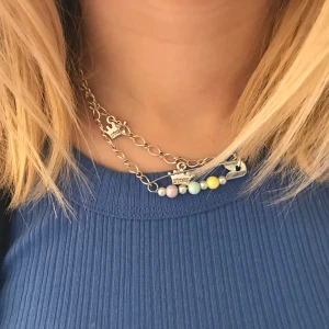 Smycken💖🥺 - Handgjorda smycken finns armband,halsband, länkar vad som med pärlor och berlocker jättefint nu till sommaren med lite coola kedjor och pastell 💖 dm för hur just du vill ha det samt pris 75 för ett halsbandkr