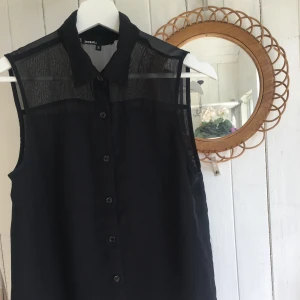 Transparent topp/skjorta - Tunn transparent skjorta. 