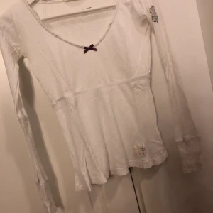 Odd Molly tröja  - Långärmad tröja från odd Molly. Tröjan är i bra skick och säljs även i svart (storlek s) grå (storlek s) grå t-shirt (storlek xs)