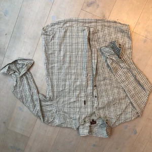 Rutig skjorta! - En oversized rutig skjorta som är jättefin på sommaren men passar bra annars med! 