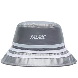 Palace x Adidas bucket hat i mint condition. Stormed s/m och i reflexmaterial. Gjordes i Limited edition så ganska omöjlig att hitta längre. 