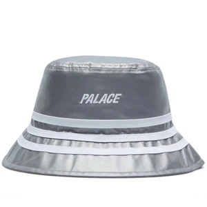 Palace x Adidas  - Palace x Adidas bucket hat i mint condition. Stormed s/m och i reflexmaterial. Gjordes i Limited edition så ganska omöjlig att hitta längre. 