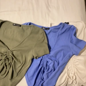 Zara toppar - Säljer dessa i super fint sick använda en till två gånger. 50kr st, har grön och svart kvar! Frakt tillkommer 