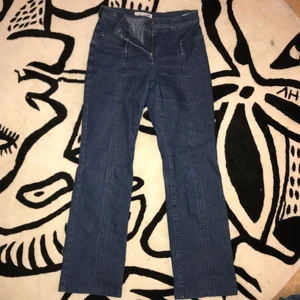 Jeas  - Skitsnygga jeans med cool färg och medelhög midja. Köparen betalar frakt! Tar Swish 