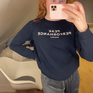 Peak performance sweatshirt  - En peak performance sweatshirt i väldigt fint skick 