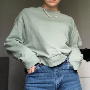 Weekday sweatshirt  - Grön/grå sweatshirt från weekday, storlek M. Knappt använd, i nyskick. Köpt för 300kr