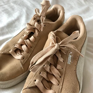 Sneakers puma - Coola skor från puma i stl 37. Använt ett fåtal gånger men de är inte direkt slitna. Köpte för 700kr men säljer för 150! Frakt tillkommer!✨