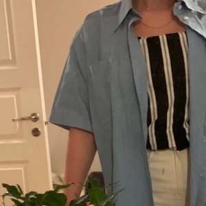 Blå skjorta  - Fint skick , skriv för mer info