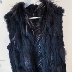 pälsväst  -  pälsväst som knappt används då jag har en likadan i vit.