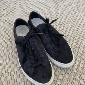 Filippa k sneakers, storlek 37, knappast använda väldigt fint skick-350 kr