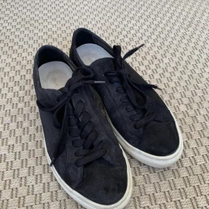 Filippa k sneakers  - Filippa k sneakers, storlek 37, knappast använda väldigt fint skick-350 kr