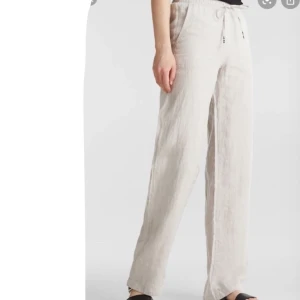 Linnebyxor  - Säljer dessa linnebyxor då jag inte direkt har fått användning för dom, superfint skick. Frakten ingår i priset. Hör av er vid frågor ❣️