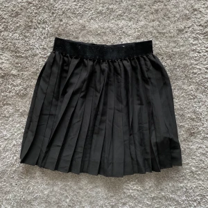 PLISSERAD KJOL - Plisserad kjol 