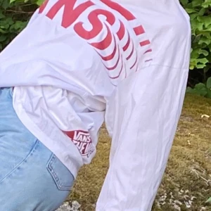 Tröja vans - Tröja från vans, endast använd några få gånger, är i storlek xxl viket gör den väldigt oversized och snygg